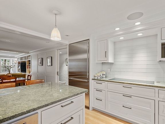 3rd image of 80 Pinckney St