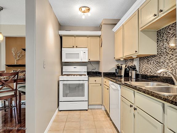 5th image of 2200 S Stewart Ave APT 5F
