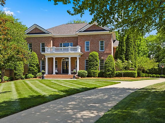 2nd image of 71 Mapletree Pl