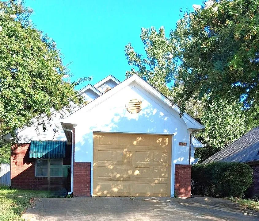 2558 Arlington Dr