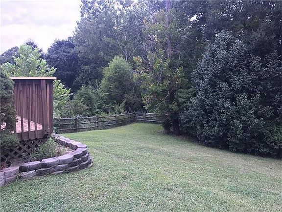 3rd image of 105 Clairwood Dr