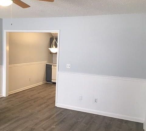 5th image of 4803 Long Branch Dr