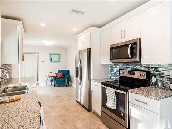 4th image of 1621 Macdonnell Ct