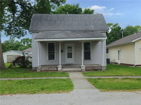 107 S Saint John St, Assumption, IL 62510