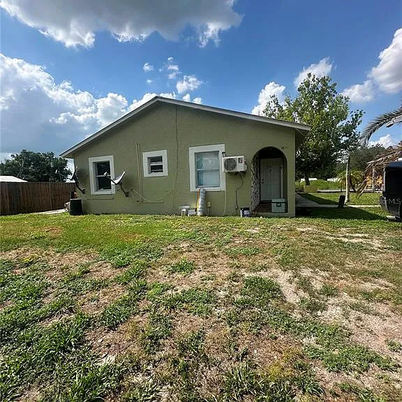 1836 SW Harlem Cir — Photo 1