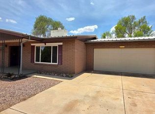 1004 E Mescal Dr, Pearce, AZ 85625