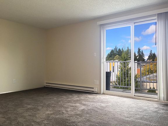4th image of 11540 Pinehurst Way NE APT 107