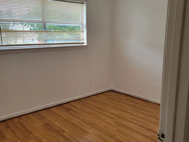 304 Carpenter St — Photo 7