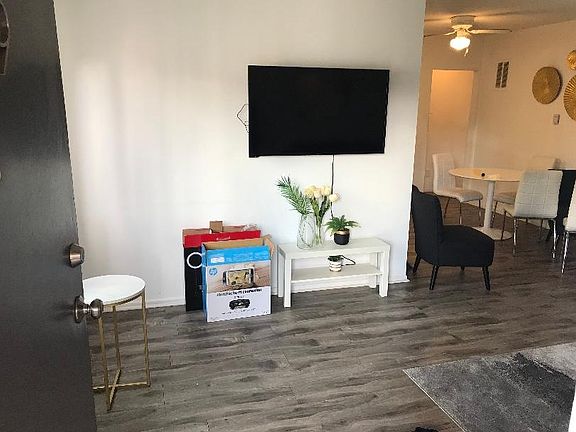 2nd image of 19-12344 Burbank Blvd #19