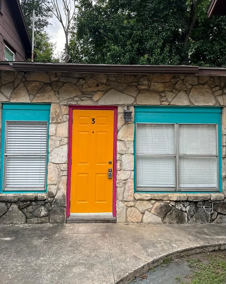 Studio, 425 sqft, $895 — Photo 2