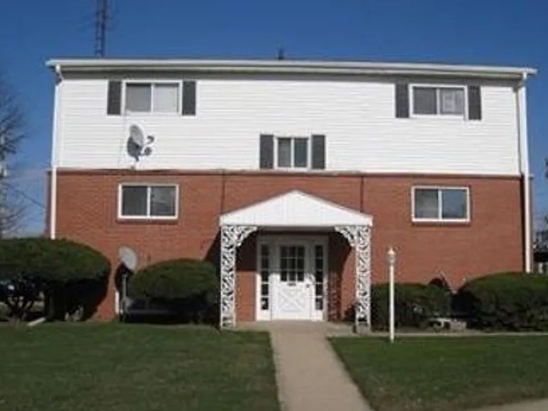 605 Bradley — Photo 1