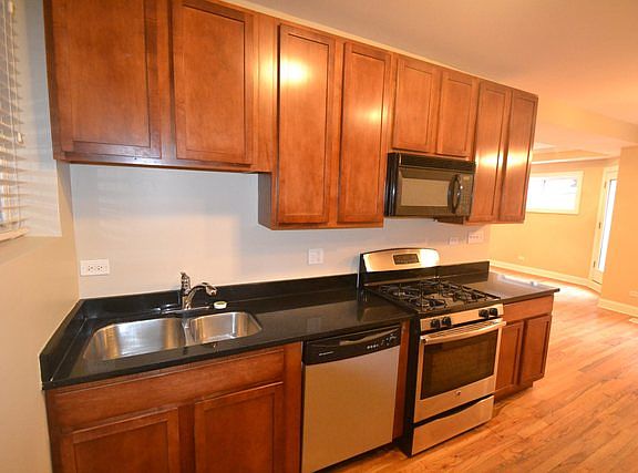 5th image of 1638 W Greenleaf Ave #46