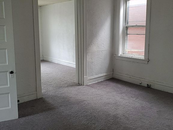 2nd image of 3458 Alberta St #B