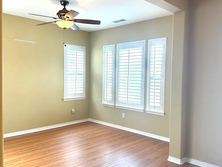 361 Cottages Ct — Photo 4