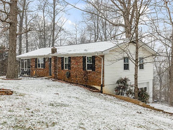 3rd image of 1404 Magnolia Ave