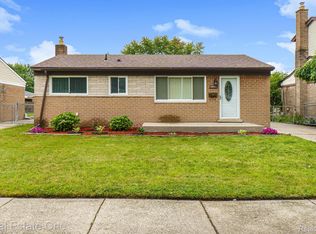 33824 Cheryl St, Clinton Township, MI 48035