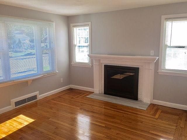 1st image of 332 Ferris Ave