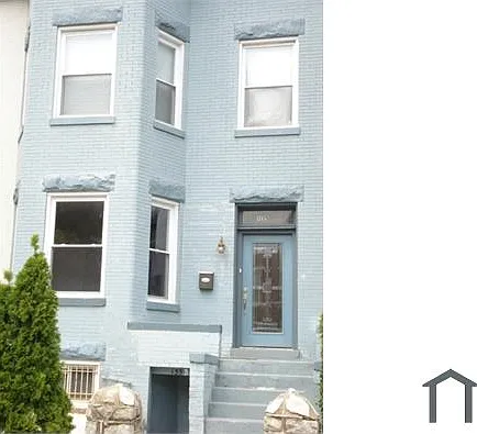 135 Adams St NW — Photo 1