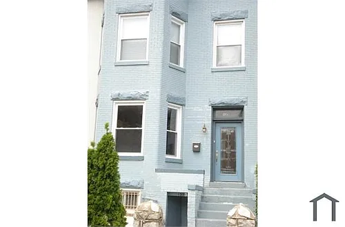 135 Adams St NW Photo 1