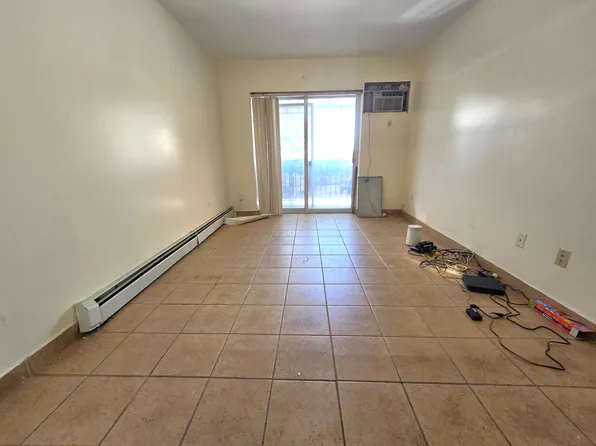 12-28 31st Drive image 4 of 18