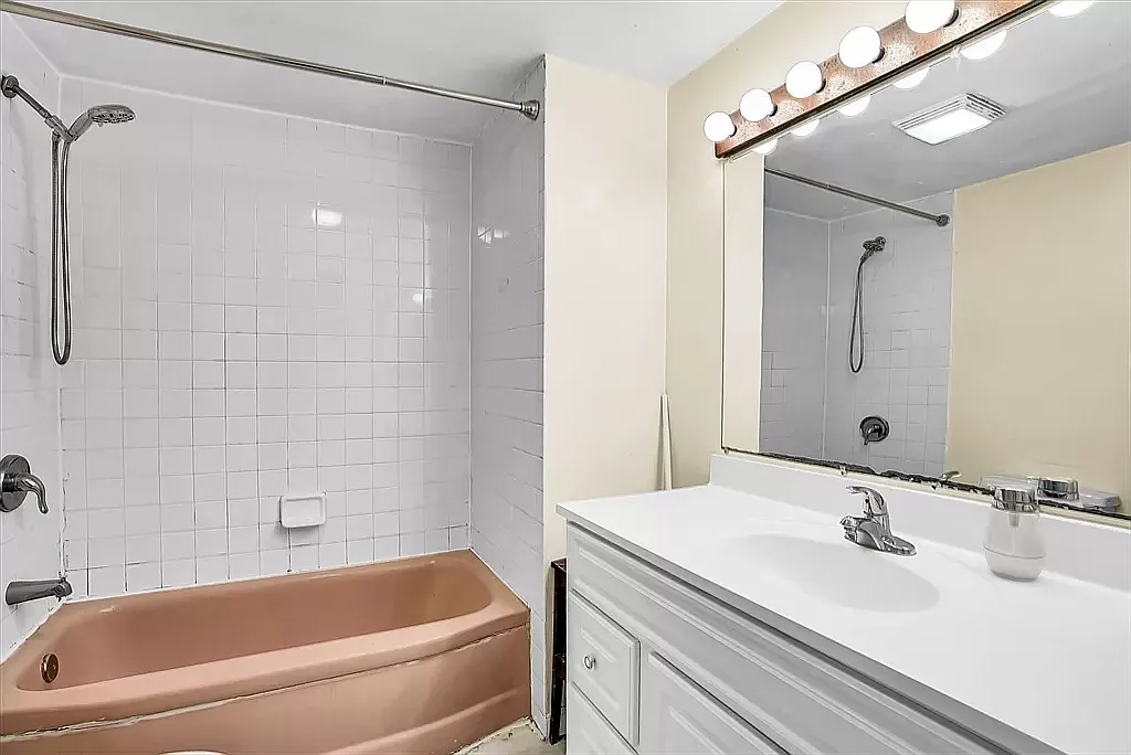 4 bed, 1900 sqft, $3,000 — Photo 2