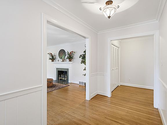 3rd image of 1100 Ivy Ln