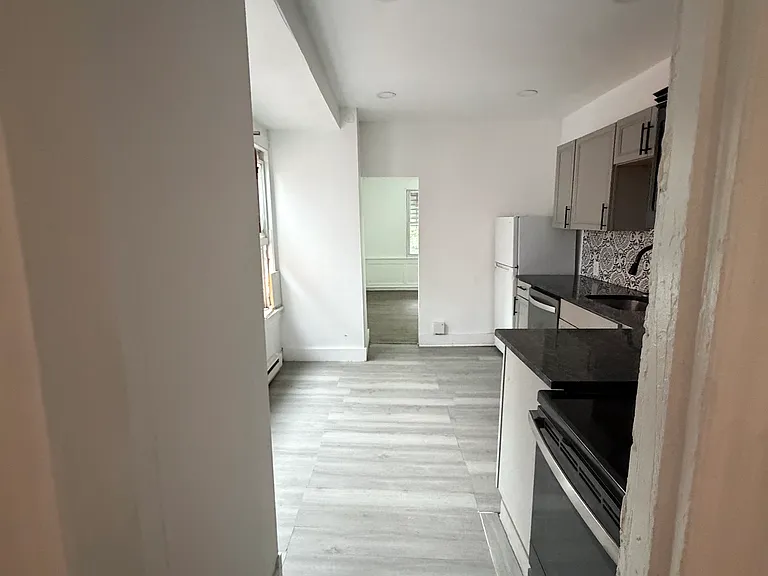 1142 Franklin St #2 — Photo 4