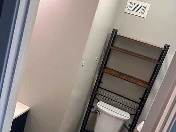 5th image of 1118 E Main St #1