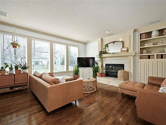 4th image of 5117 W 158th St