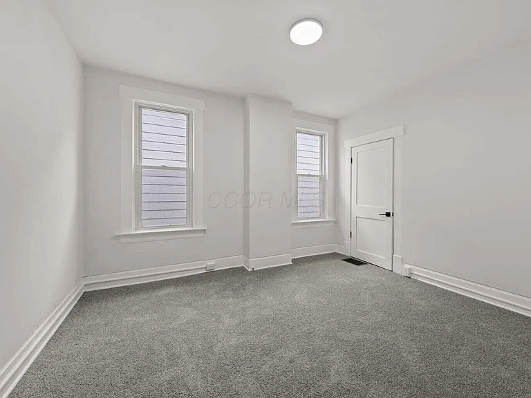 550 W Town St #550 — Photo 17