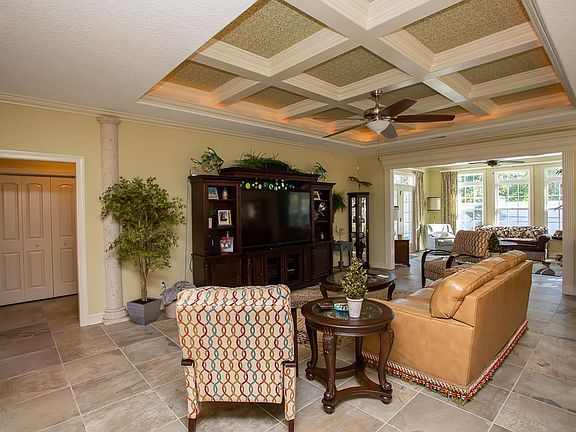 5th image of 926 Monterrosa Dr. #32 Cipriana Park