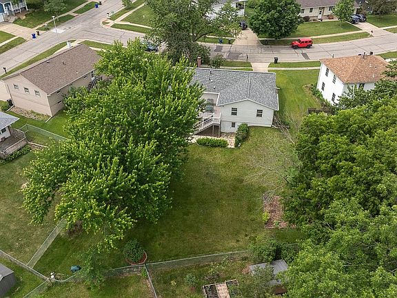 3rd image of 230 Norman Dr NE
