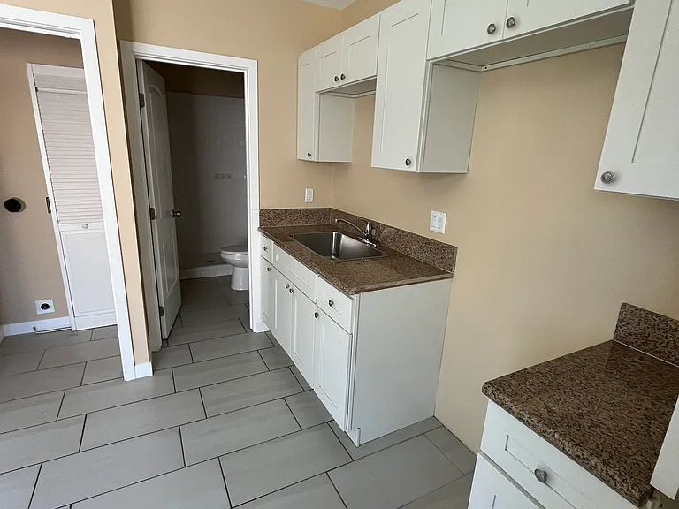 650 E 109th Pl #3/4 — Photo 9