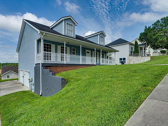 3rd image of 914 Fuller Glen Cir