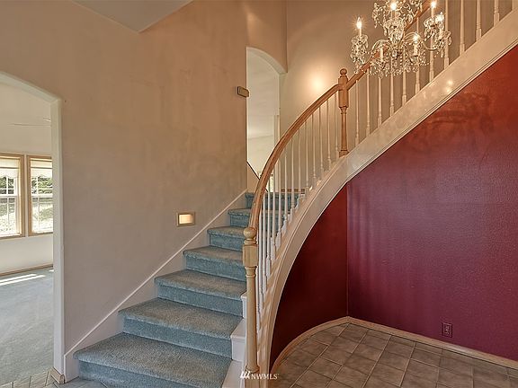 Stately entry to your new home!>
