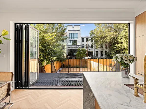 95 Monroe Street image 4 of 20