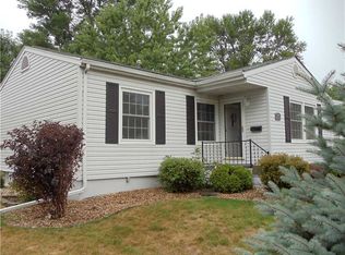 136 Cherry Hill Rd NW, Cedar Rapids, IA 52405