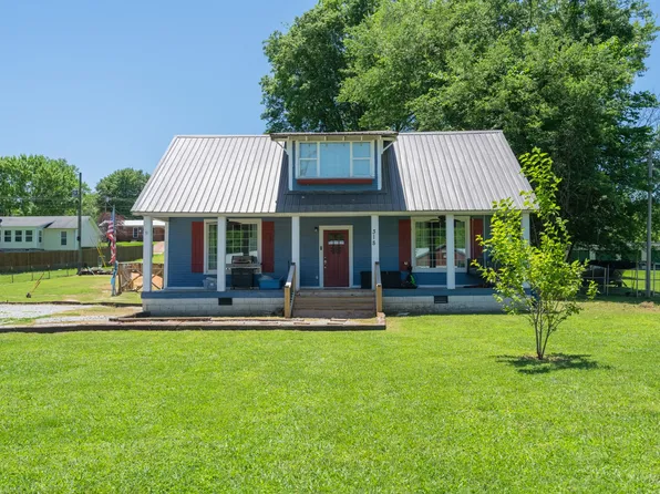 318 Church St, Clifton, TN 38425