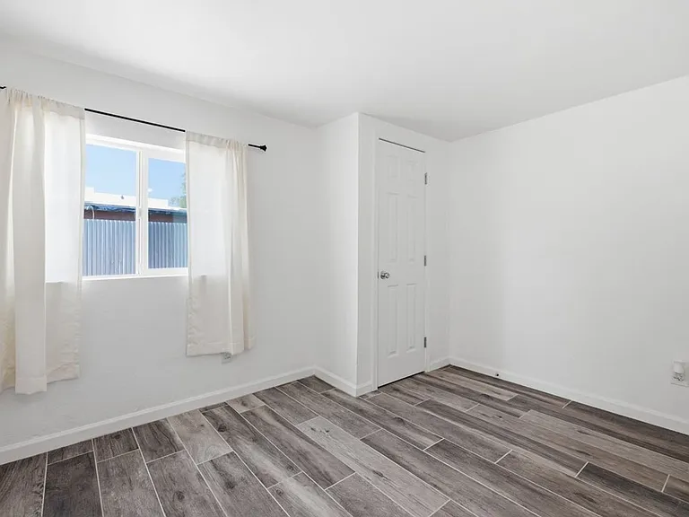 1220 N Catalina Ave — Photo 15