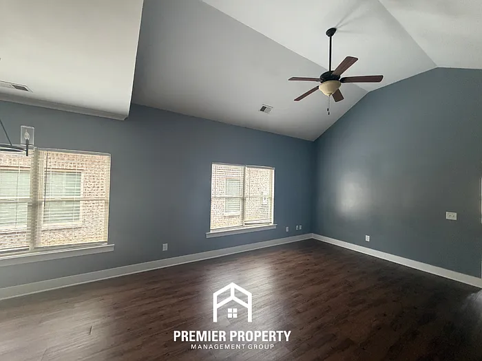 4 bed, 2.0 bath, 1347 sqft, $1,950 — Photo 3