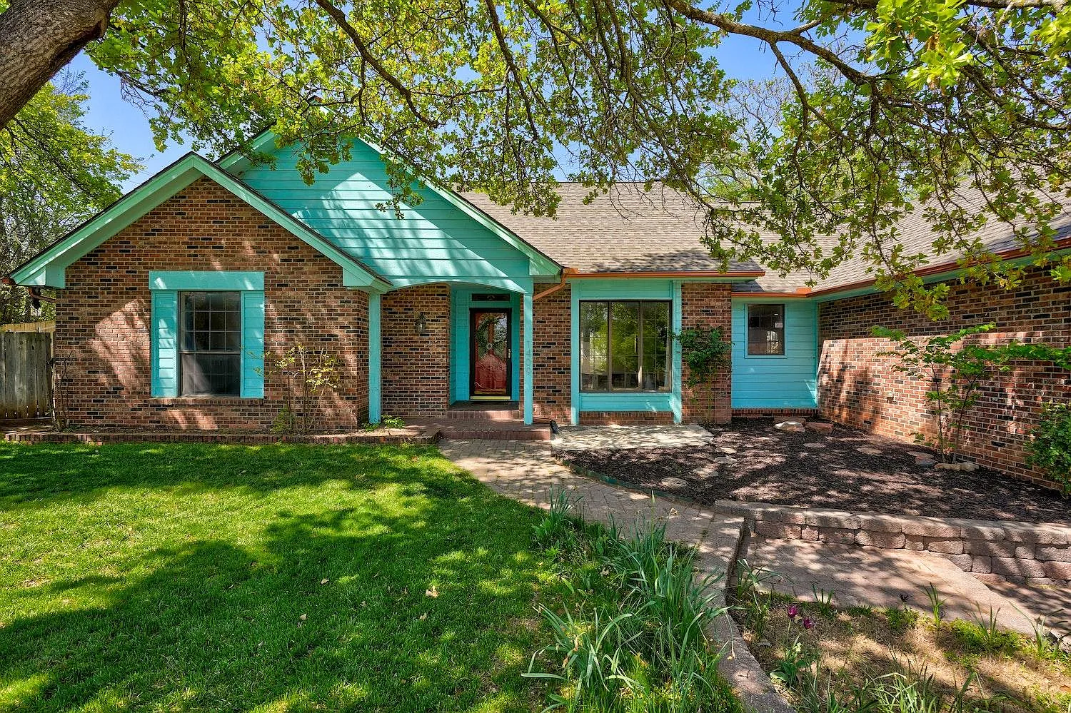 3 bed, 2.5 bath, 2467 sqft, $2,245 — Photo 1