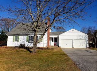 5 Areskonk Ln, Center Moriches, NY 11934