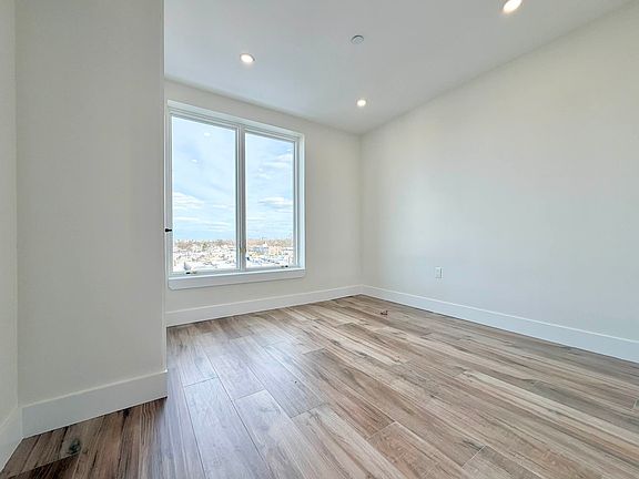 4th image of 940 New York Ave #5A
