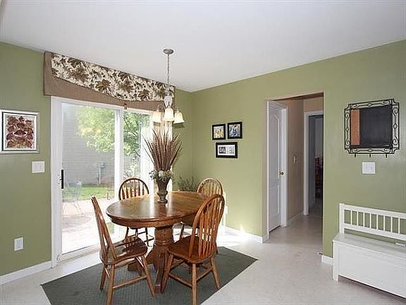 3rd image of 3985 Sherbourne Dr