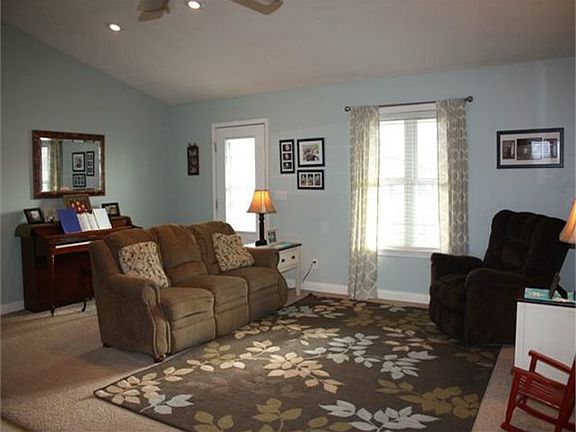5th image of 86 Deerfield Ln