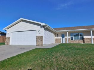 1941 24th St SW, Minot, ND 58701