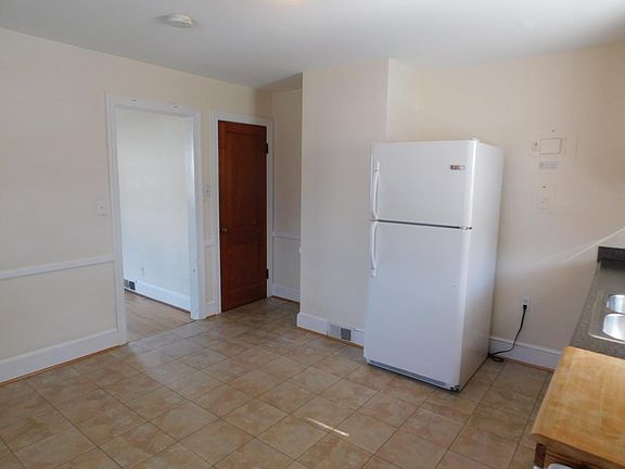 5th image of 222 Hillcrest Dr #A