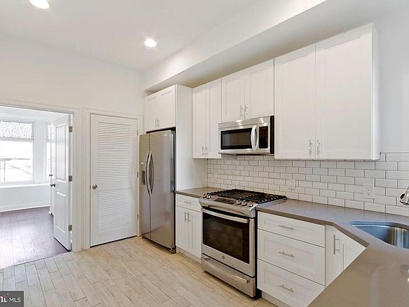 2nd image of 1826 W Girard Ave Unit 2