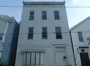 17 101st St, Troy, NY 12180