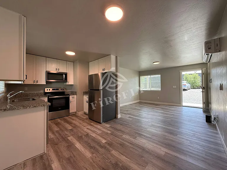 1110 W Woodland Lake Rd #C — Photo 16